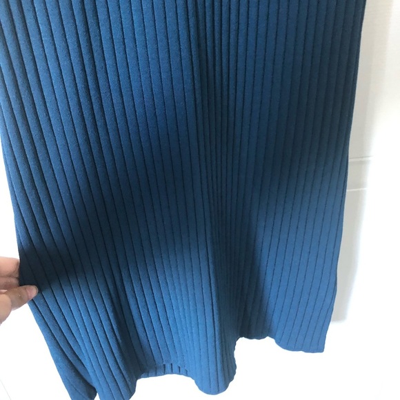 Babaton ribbed knit midi V-neck dress - Picture 10 of 12